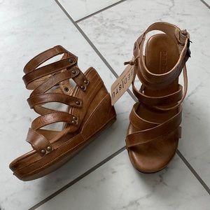 NWT Bed Stu Tan Leather Platform Wedge Sandals, size 8.5